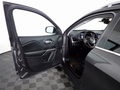 Used 2019 Jeep Cherokee Limited w/ Technology Group AWD/4WD image 21