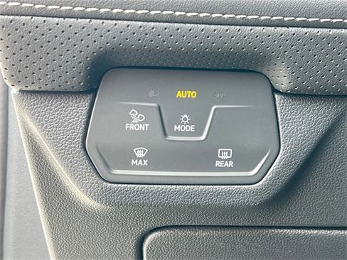 New 2025 Volkswagen Atlas Cross Sport SE image 10