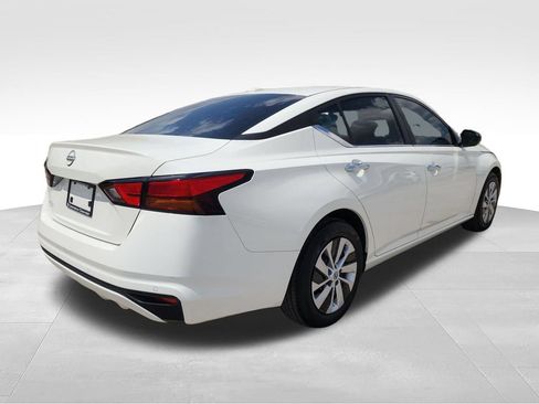 Used 2025 Nissan Altima 2.5 S FWD image 8