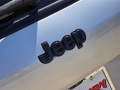 Used 2022 Jeep Grand Cherokee L Laredo image 10