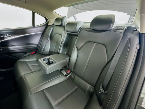 Used 2025 Genesis G70 2.5T RWD image 28