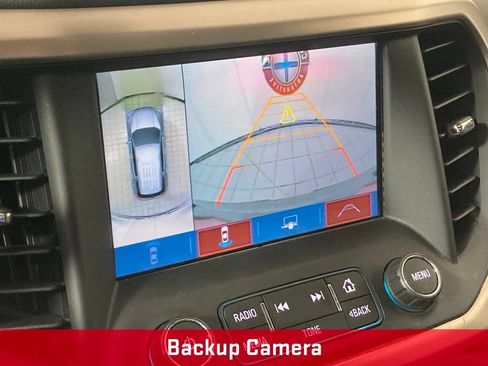 Used 2018 GMC Acadia Denali w/ Technology Package AWD/4WD image 4