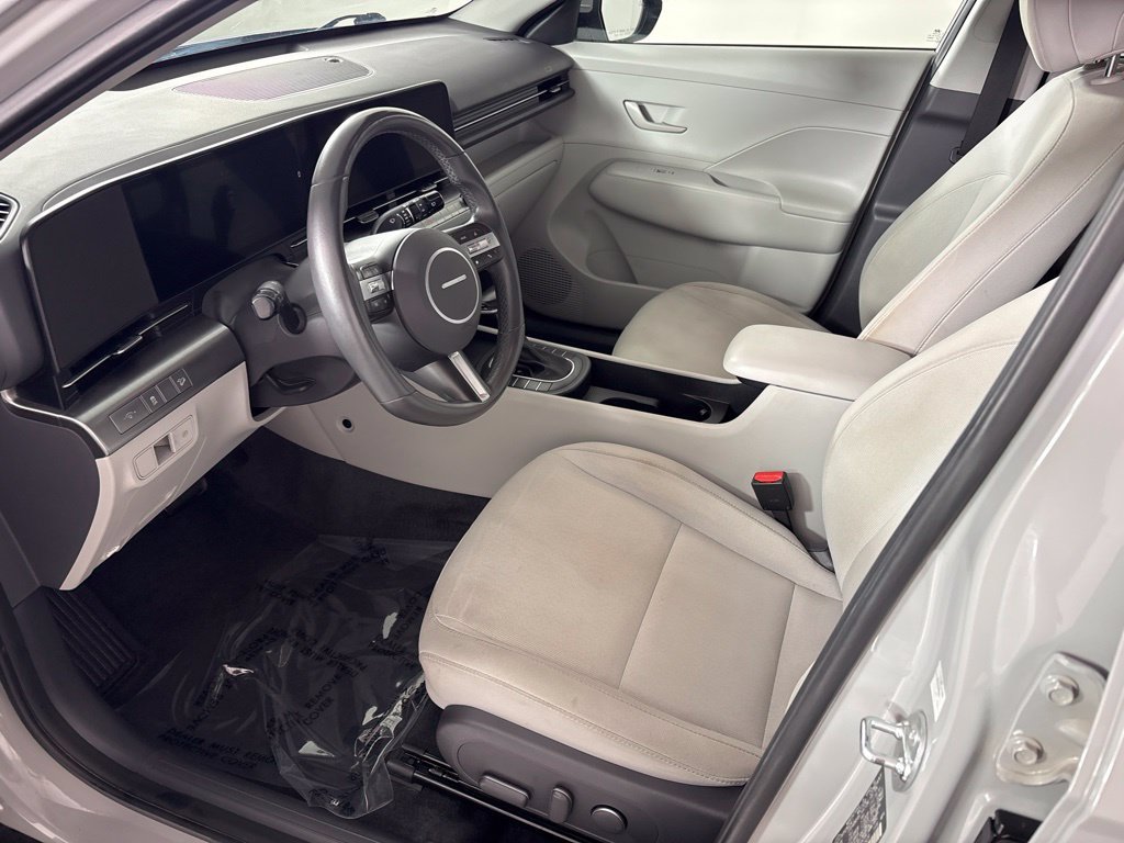 Used 2025 Hyundai Kona SEL FWD image 25