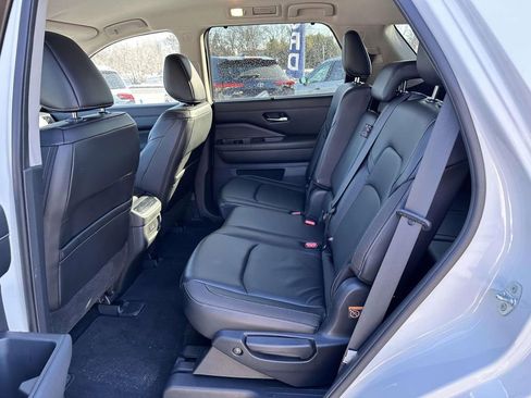 Used 2023 Nissan Pathfinder SL AWD/4WD image 12