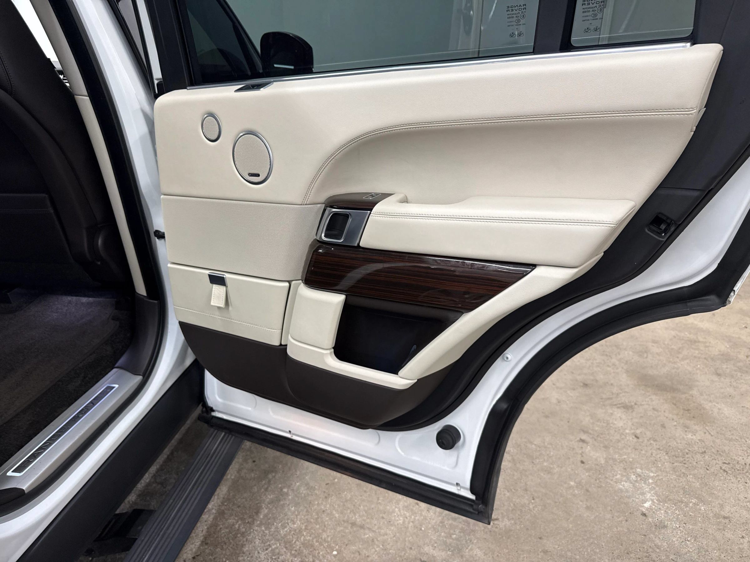 Used 2015 Land Rover Range Rover Long Wheelbase Supercharged AWD/4WD image 28