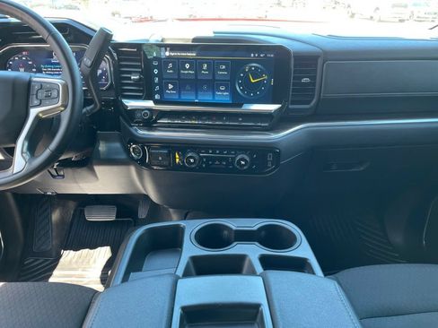 Used 2025 Chevrolet Silverado 1500 LT AWD/4WD image 11