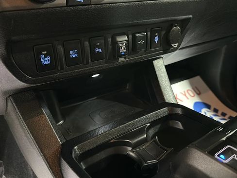 Used 2021 Toyota Tacoma TRD Sport w/ Technology Package AWD/4WD image 22