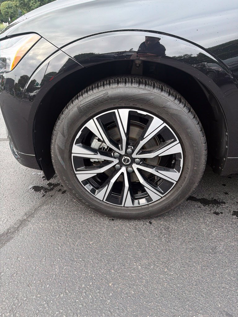 Certified 2024 Volvo XC60 B5 Core w/ Protection Package Premier AWD/4WD image 4