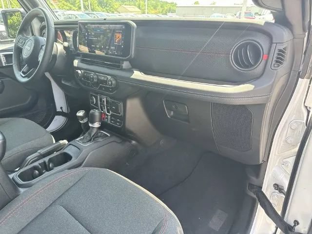 Used 2025 Jeep Wrangler Unlimited Rubicon AWD/4WD image 26