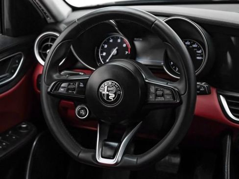 Used 2020 Alfa Romeo Giulia w/ Nero Edizione RWD image 17