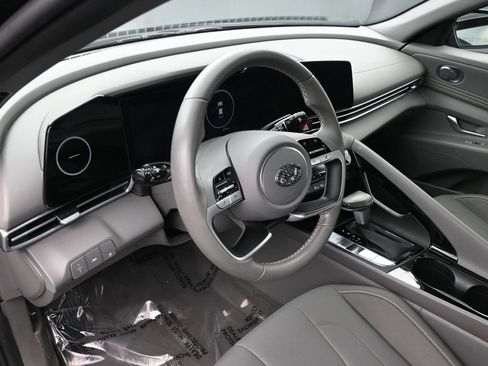 Used 2023 Hyundai Elantra SEL w/ Convenience Package image 23