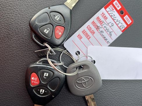 Used 2019 Toyota 4Runner TRD Off-Road Premium AWD/4WD image 17