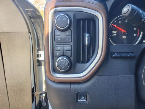 Used 2020 Chevrolet Silverado 1500 High Country w/ Technology Package image 24