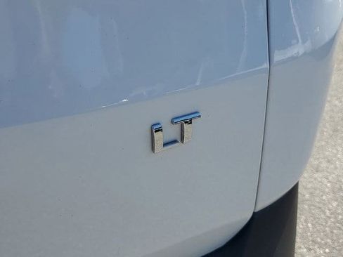 Used 2023 Chevrolet Traverse LT image 7