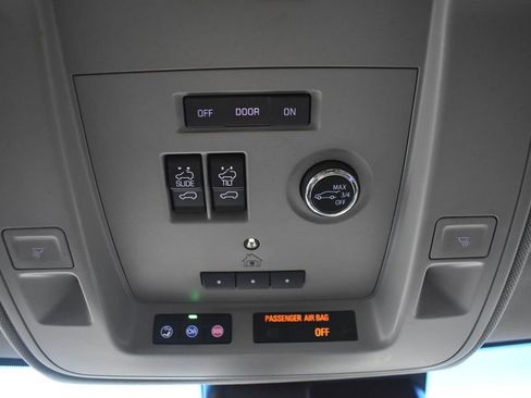 Used 2020 Cadillac Escalade Luxury w/ LPO, Radiant Package AWD/4WD image 25
