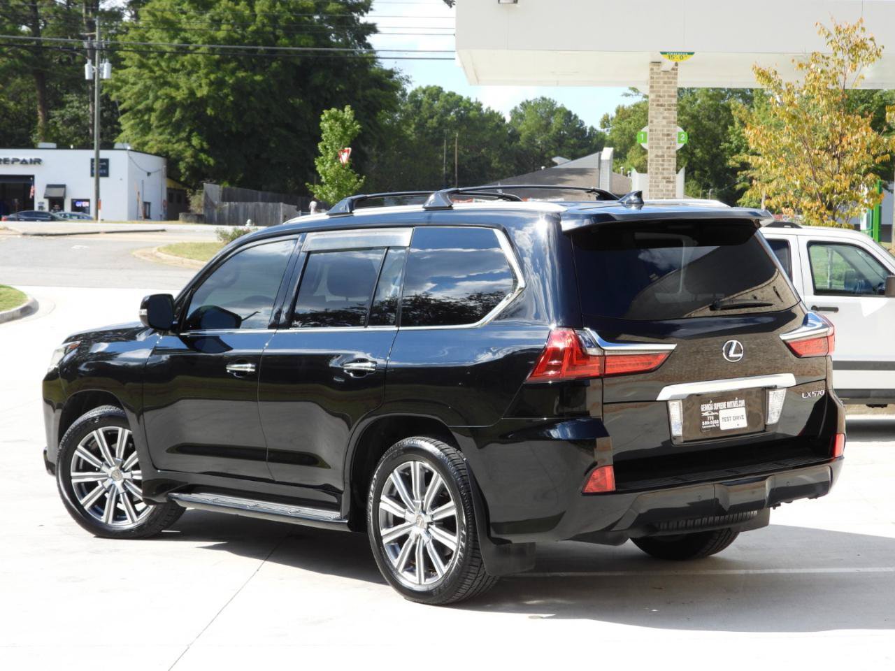 Used 2016 Lexus LX 570 4WD image 23