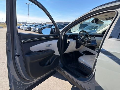 Used 2024 Hyundai Tucson Limited image 16