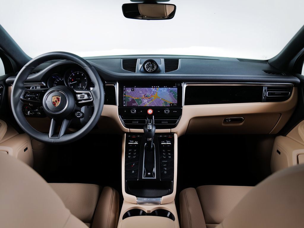 Certified 2026 Porsche Macan AWD/4WD image 21