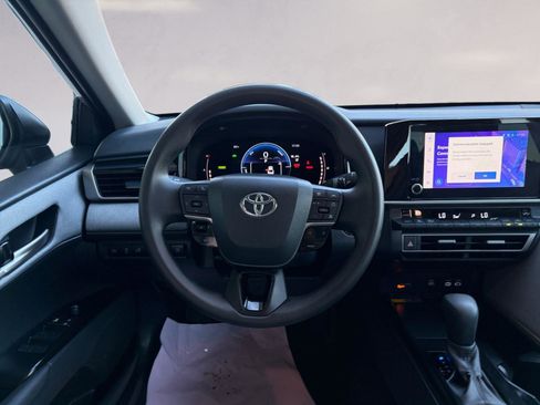 Used 2025 Toyota Camry LE image 12