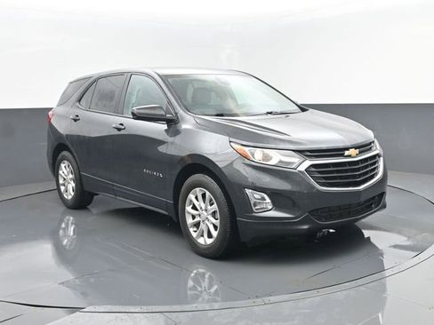 Used 2021 Chevrolet Equinox LS w/ LS Convenience Package FWD image 3