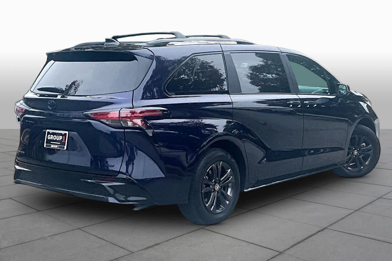 Used 2025 Toyota Sienna XSE w/ XSE Plus Package AWD/4WD image 13