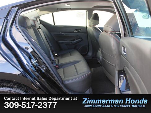 Used 2023 Nissan Altima 2.5 SR w/ SR Premium Package image 7