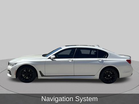 Used 2016 BMW 750i RWD image 2