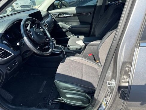Used 2022 Kia Seltos S AWD/4WD image 3