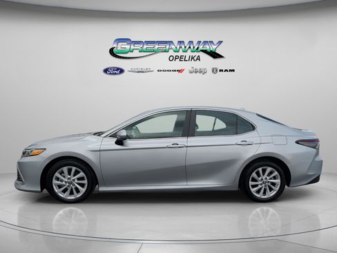 Used 2024 Toyota Camry LE image 5