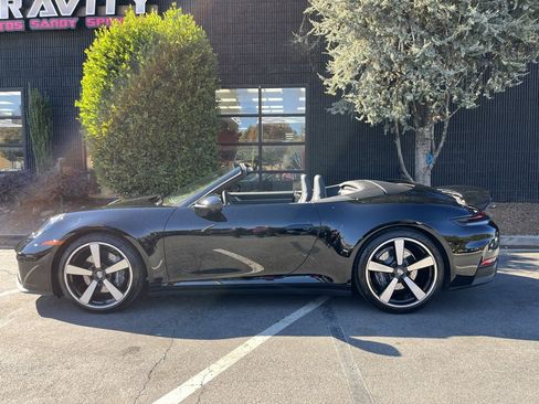 Used 2025 Porsche 911 Carrera w/ Premium Package image 10