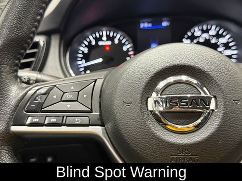 Used 2019 Nissan Rogue SV image 8