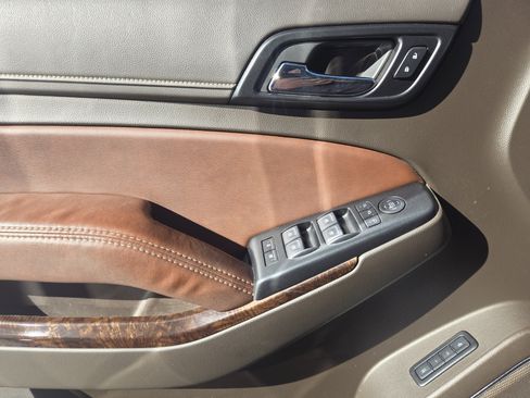 Used 2019 Chevrolet Suburban Premier image 25