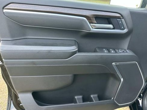 Used 2025 Chevrolet Silverado 1500 LT image 17