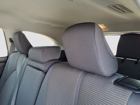 Used 2023 Toyota Highlander L image 12