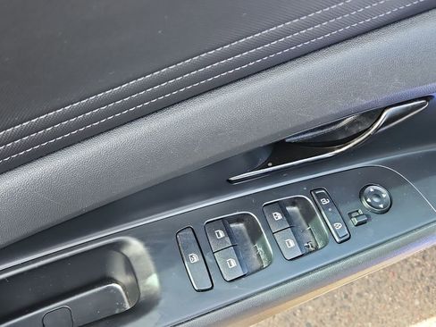 Used 2025 Hyundai Elantra SEL FWD image 11