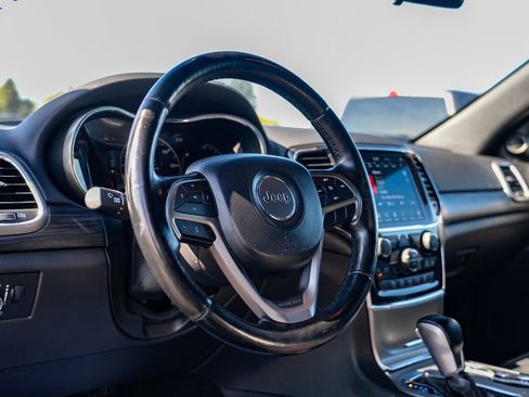 Used 2021 Jeep Grand Cherokee Laredo X image 14