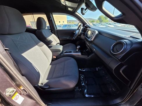 Used 2019 Toyota Tacoma TRD Sport image 11