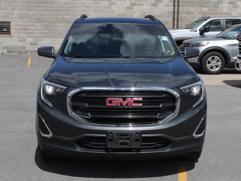 Used 2020 GMC Terrain SLE w/ Driver Convenience Package AWD/4WD image 2