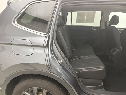 Used 2022 Volkswagen Tiguan SE image 19