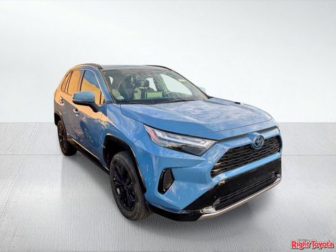 Used 2022 Toyota RAV4 SE w/ Convenience Package AWD/4WD image 5