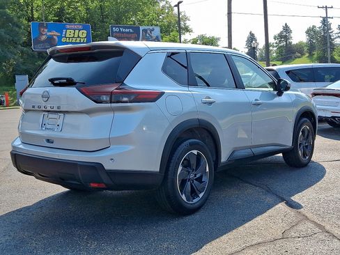 Used 2025 Nissan Rogue SV FWD image 4