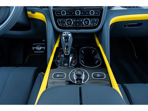Used 2025 Bentley Bentayga image 37