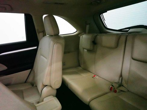 Used 2018 Toyota Highlander XLE AWD/4WD image 31