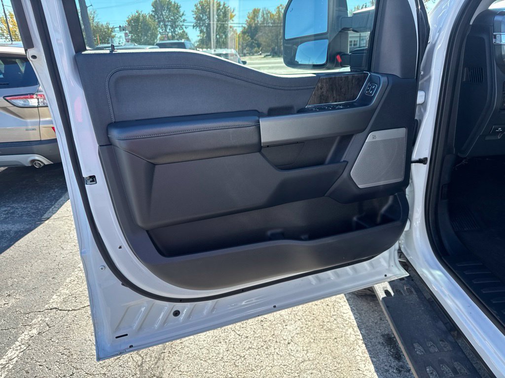 Certified 2025 Ford F250 4x4 Crew Cab Super Duty image 14