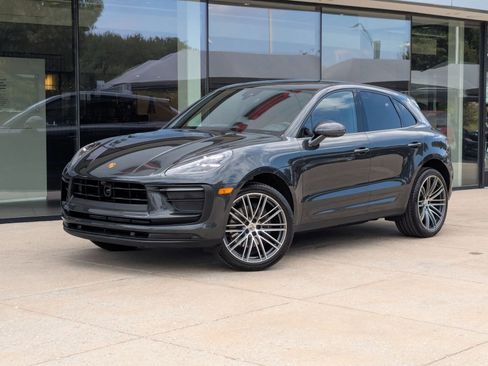 Used 2025 Porsche Macan image 1