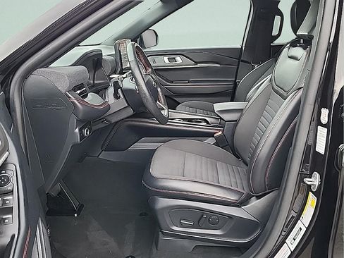 Used 2025 Ford Explorer ST-Line w/ ST-Line Street Pack AWD/4WD image 13