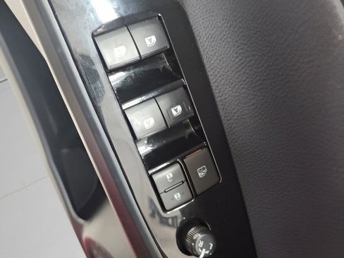 Used 2018 Toyota Prius Prime Premium image 24