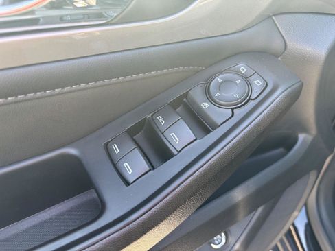 Used 2023 Chevrolet Traverse LT FWD image 15