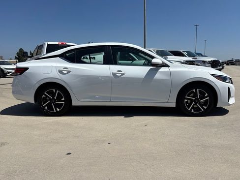 Used 2024 Nissan Sentra SV FWD image 2