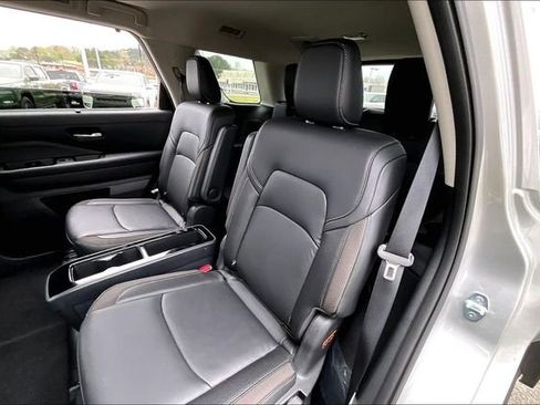 Certified 2025 Nissan Pathfinder SL w/ SL Premium Package image 19